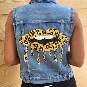 2x HOST PICK!🐆 HAND PAINTED cheetah lips vest 👄